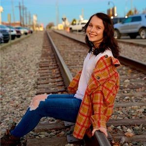 Meet your Posher, Nakia